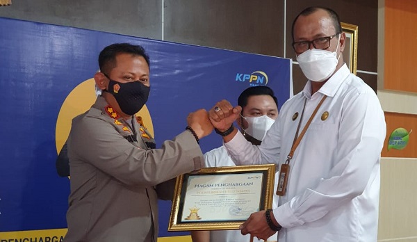 KPPN Pekabaru Serahkan Penghargaan Kepada Polres Rokan Hulu