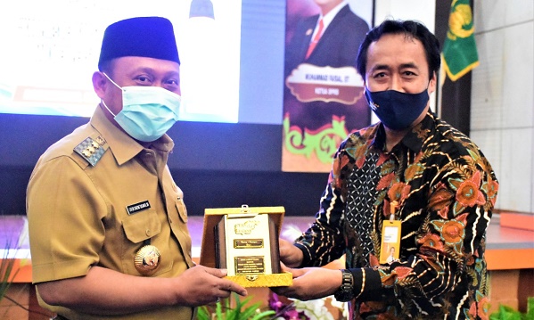 Silaturrahmi dengan ASN Yang Masuki Usia Pensiun. Catur Sugeng Terima Kasih dan Tetap Berikan Masukan bagi Kemajuan Kampar.