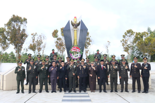 Pj Bupati Ikuti Upacara Ziarah Nasional Memperingati HUT TNI Ke-79 Di Indragiri Hilir