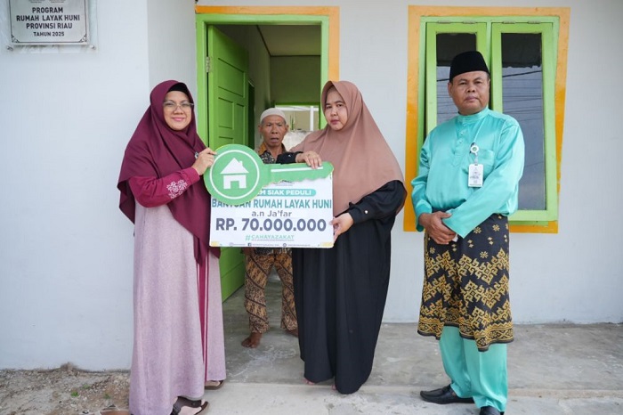 Bupati Siak Serahkan Bantuan Rumah Layak Huni Baznas