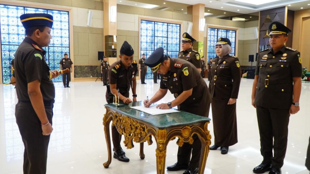 Kajati Riau Ambil Sumpah Jabatan Asisten hingga Kajari