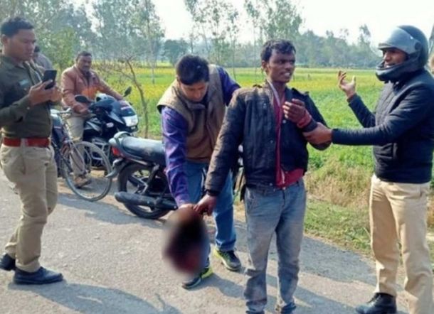 SADIS, Pria Ini Tenteng Kepala Istrinya ke Kantor Polisi, Padahal  Anaknya Baru Saja Meninggal