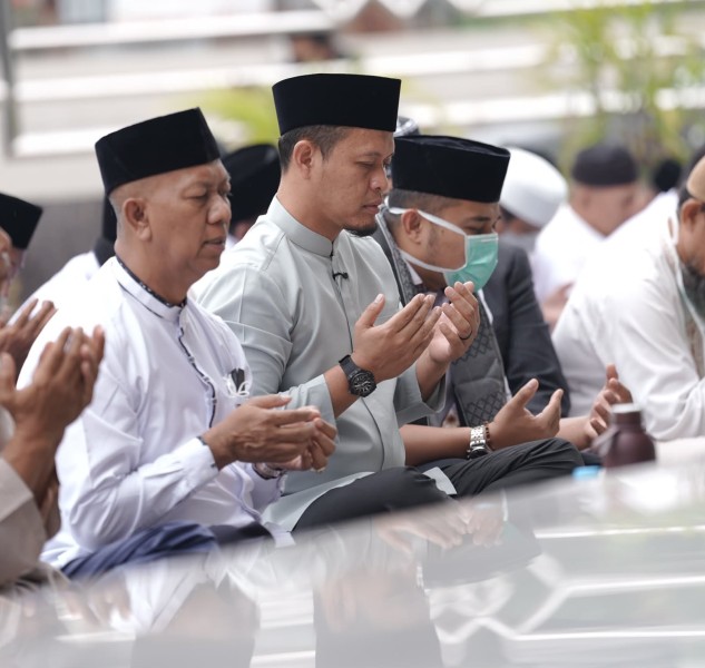 Pekanbaru Bersujud, Wako Agung dan Ratusan Warga Mohon Hujan di Tengah Kepungan Asap