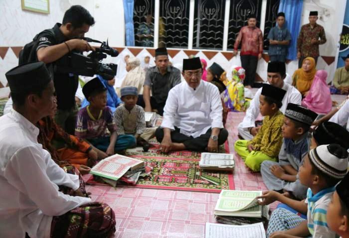 Pastikan Berjalan, Bupati Inhil Tinjau Langsung Pelaksanaan Progran Magrib Mengaji