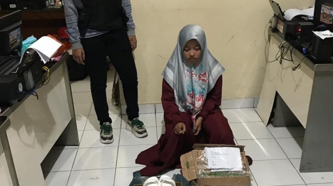 TERTANGKAP...Ini Siska Zumrotul Fauziah, Mahasiswi Berhijab yang Mencuri Uang Rp 130 Juta di Ponpes Al Ishlahiyah