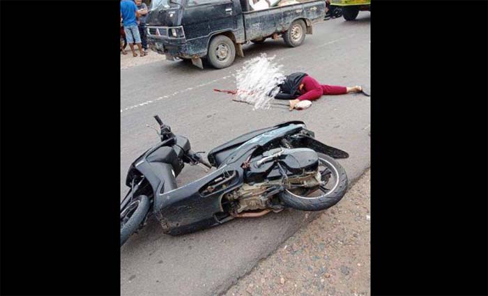 INNALILLAHI...Disenggol dan Terjatuh dari Motor, IRT  di Kuansing Ini Tewas Terlindas Truk Hino