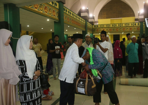 388 Jamaah Calon Haji Pelalawan Diberangkatkan ke Batam Siang Tadi