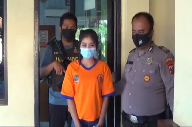 Ngaku Sakit Hati Diajak Kencan, Wanita Cantik Ini Rampas Handphone Pria Hidung Belang