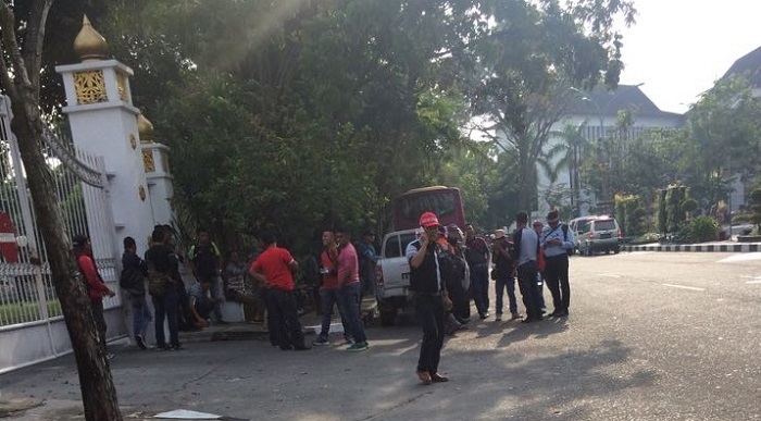 Massa Aksi Mulai Berdatangan, Begini Kondisi Terkini di Kantor Gubernur Riau