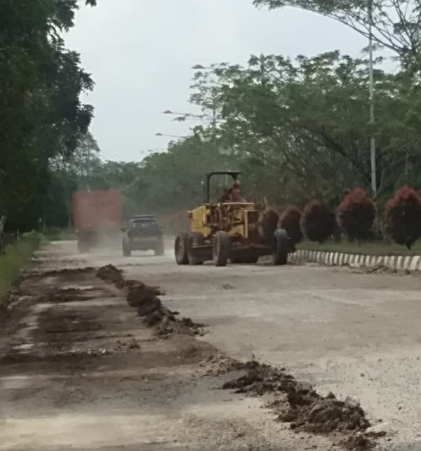 Dinas PUPR Rohul Perbaiki Ruas Jalan Lingkar Kota Pasir Pengaraian