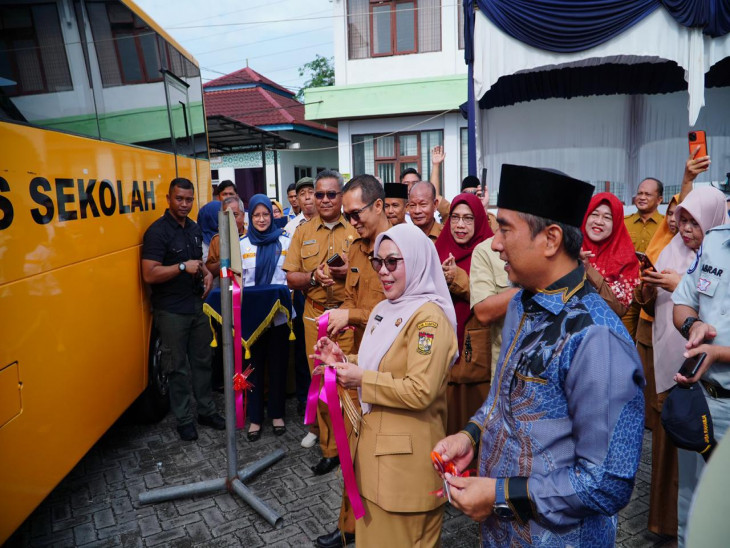 Pemkab Kampar Sediakan Bus Sekolah Gratis Untuk Pelajar di Kecamatan Tambang