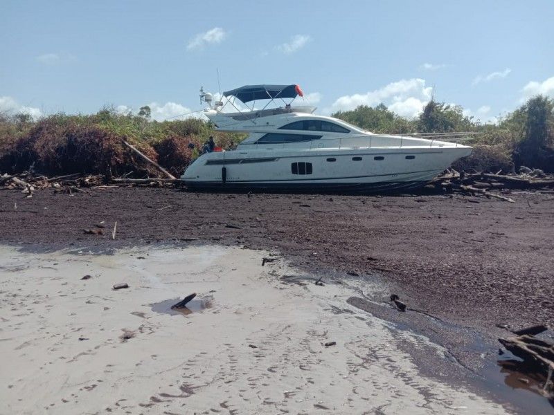 Hanyut, Kapal Pesiar Kecil dan 5 WNA Terdampar di Pulau Bengkalis, Begini Kondisinya