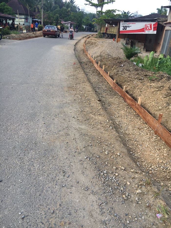 Pembangunan Bahu Jalan di Desa Rambah-Rohul Mulai Dikerjakan