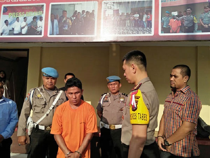 SINTING...Demi Puaskan Hasratnya, Syahrial Nekat Remas Payudara Sejumlah Siswi SMA di Jalan