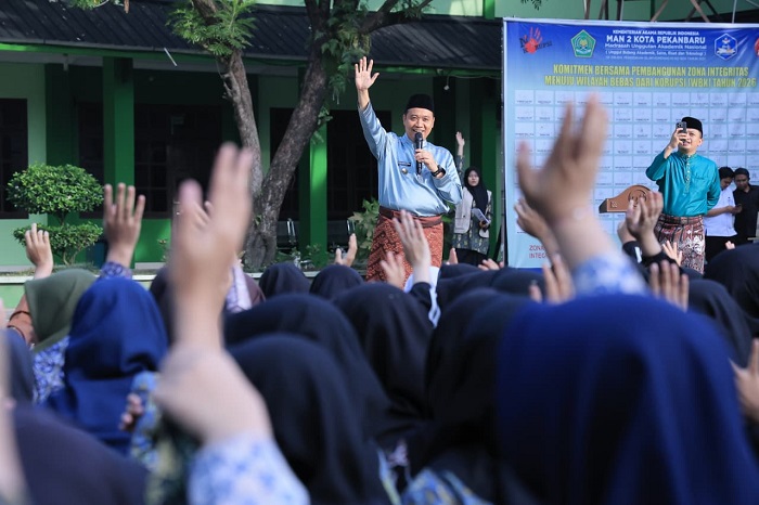 Wakil Walikota Pekanbaru Ajak Siswa-siswi MAN 2 Kota Pekanbaru Waspada HIV/AIDS