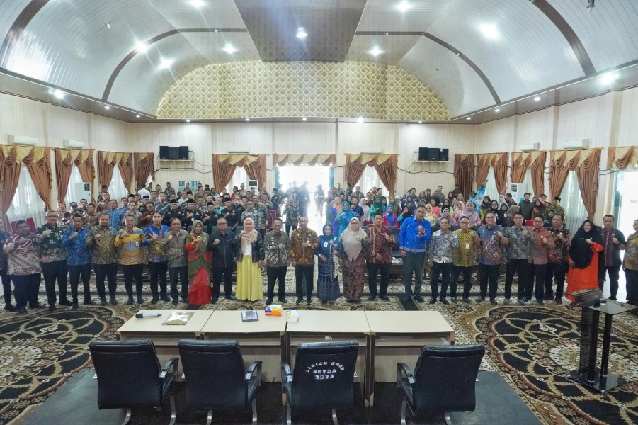 Buka Sosialisasi UU ITE Terbaru, Bupati Rohil H. Bistamam Ingatkan ASN Bijak di Ruang Digital