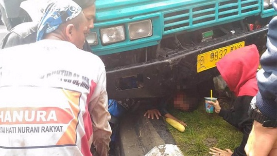 Dilindas Truk dan Patah Kaki, Ibu di Semarang Tetap Peluk Anaknya yang Ketakutan, yang Nolong Sampai Takbir...