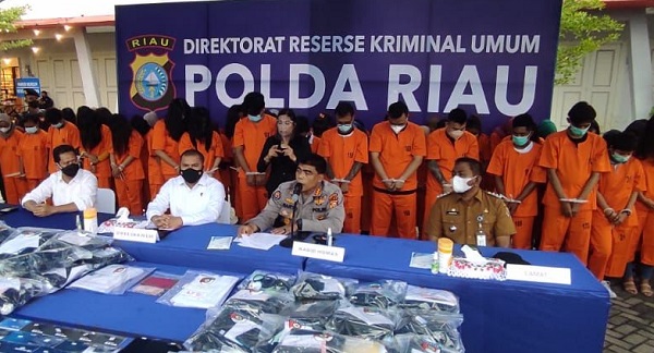 Libatkan Puluhan Wanita, Polda Riau Gerebek Praktik Judi Online di Jalan Pemuda Pekanbaru