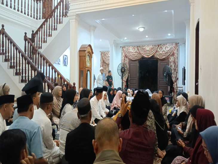 Bupati Kampar Melayat ke Kediaman Almarhum H. A. Zakir, SH, Mantan Wakil Bupati Kampar