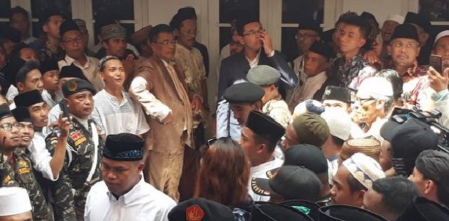 Hadiri Pemakaman Gus Sholah, Hotman Paris: Aku Putra Batak Kristen Pertama yang Bisa Masuk Pesantren 