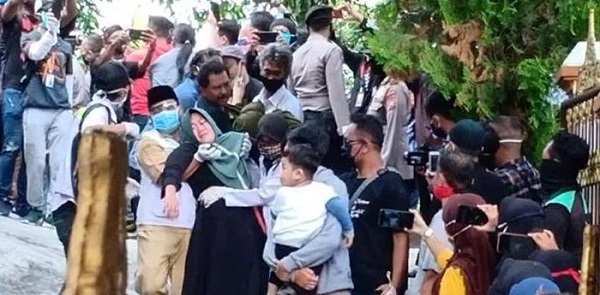 Jenazah Didi Kempot Dimakamkan, Istri Tercinta Terus Menangis Sampai Pingsan ,''Ya Allah...''