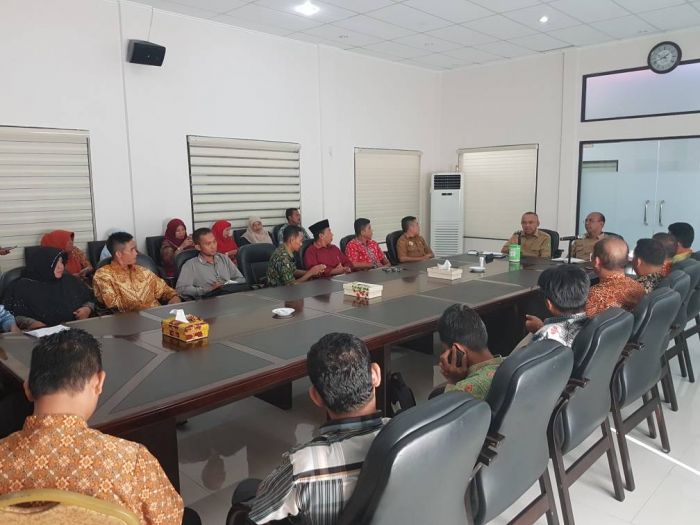 Guru Bantu di Riau Curhat Soal Gaji dan Status, Gubri Bilang Begini...