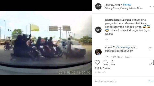 Heboh Video Pengantar Jenazah Pukuli Mobil yang Melintas, Netizen: Padahal Orangnya Udah Mati, kenapa harus Buru-buru...
