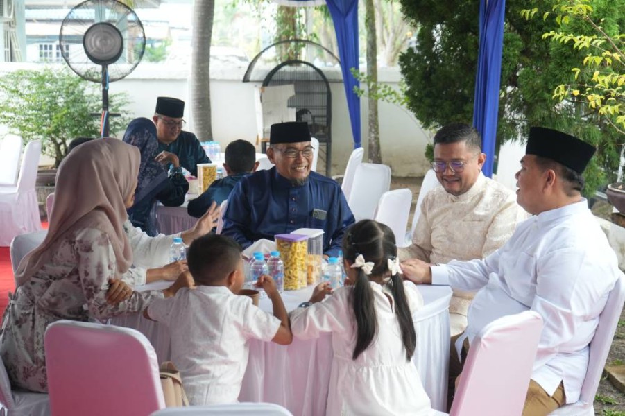 Silaturahmi di Kediaman Wawako Dumai, Sambut Hangat Warga dengan Menu Bakso dan Tongseng Andalan