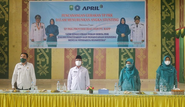 Sekda Arfan Usman Salurkan Bantuan Paket PMT Untuk Balita dan Ibu Hamil di Kandis