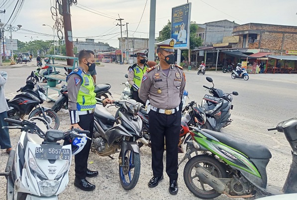 Selama Bulan Tertib Helm, Satlantas Polres Rohul  Tilang 792 Ranmor