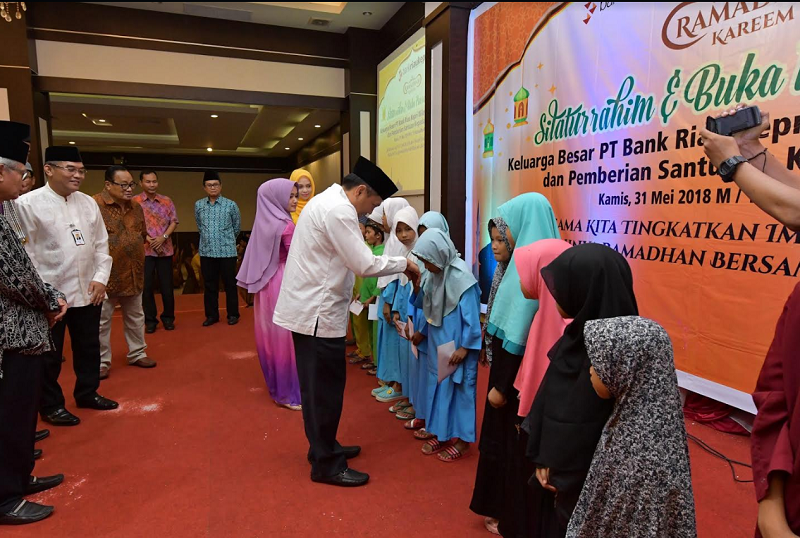 Santuni 512 Anak Yatim Manajemen Bank Riau Kepri Gelar  Buka Bersama Keluarga Besar di Wilayah Kepri