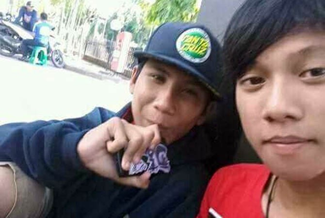 TRAGIS...Boncengan Naik Vega, Dua Sahabat Karib Tewas Tergeletak di Jalan, Diduga...