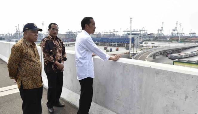 NYELEKIT...Jokowi Klaim Sudah 8 Kali Kunjungi Proyek Tol Trans Sumatera, Gerindra: Jangan Jumawa, Meninjau Tol Itu Pekerjaan Mandor!