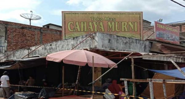 Enam  Penjahat Bersenjata Api Rampok  Toko Mas Cahaya Murni,  7 Kg Emas Senilai Rp5 Miliar dan Uang Puluhan Juta  Dibawa Lari