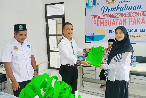 Pemkab Kuansing Apresiasi Diklat Menjahit BLK Komunitas Al Maarif