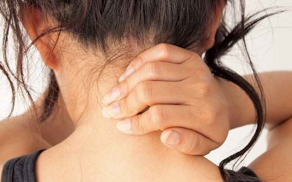 TIPS! Cara Sederhana Mengatasi Rasa Sakit di Leher Belakang