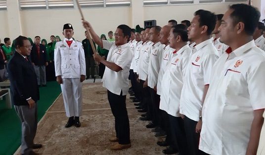Emrizal Pakis Lantik Pengurus KONI Kuansing
