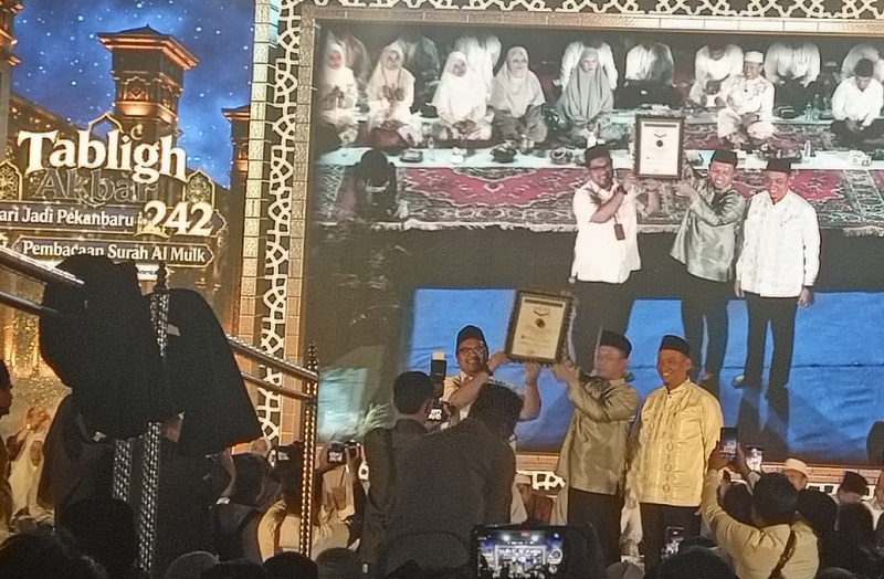 9.184 ASN Pemko Pekanbaru Pecahkan Rekor MURI Bacakan Surat Al Mulk Serentak