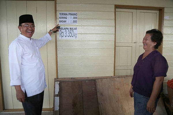 Pemkab Kerahkan 16 Unit Alat Berat Guna Perbaiki Perkebunan Kelapa di Inhil