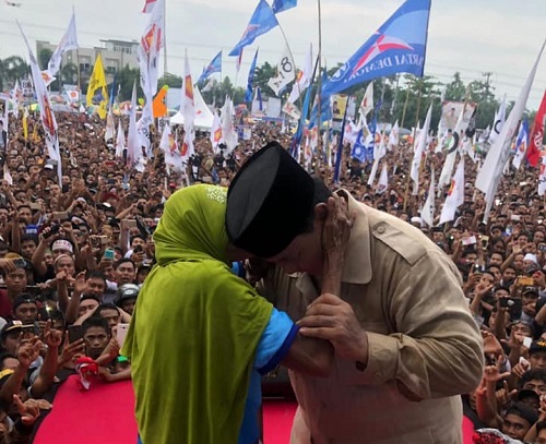 Lapangan Karang Pule, Mataram Dipenuhi Teriakan Prabowo...Probowo..