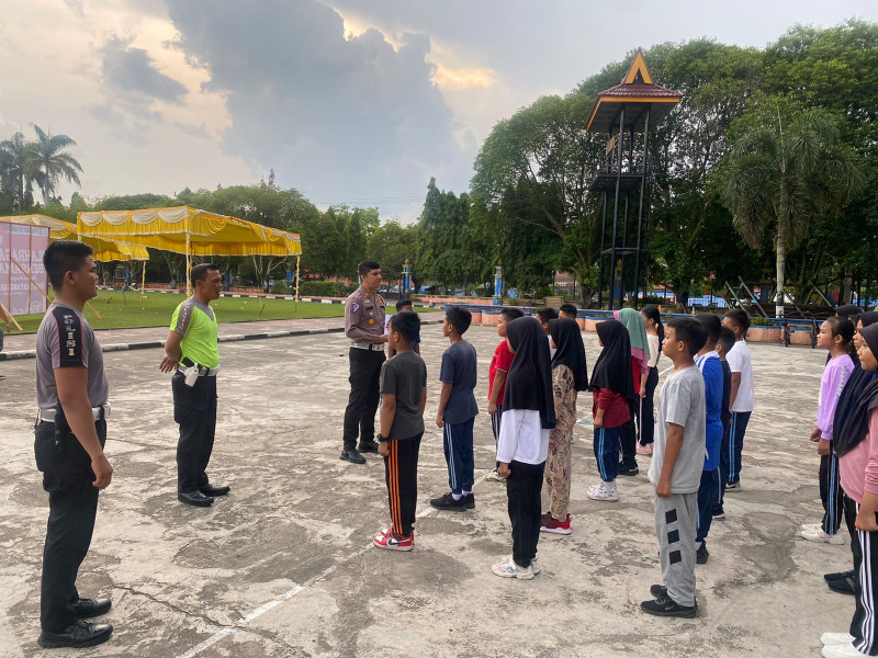 Sambut HUT Bhayangkara ke 77, Sat Lantas Polres Kuansing Gelar Latihan Polisi Cilik