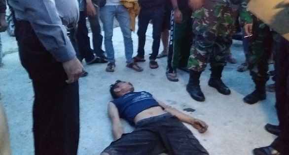 SUBUH TADI, Pelaku Jambret Terkapar Dihajar Warga di Depan Pasar Pagi Arengka