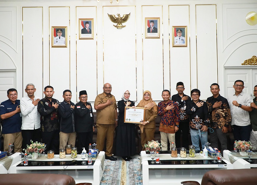 Bupati Siak Terima Penghargaan dari KPU RI