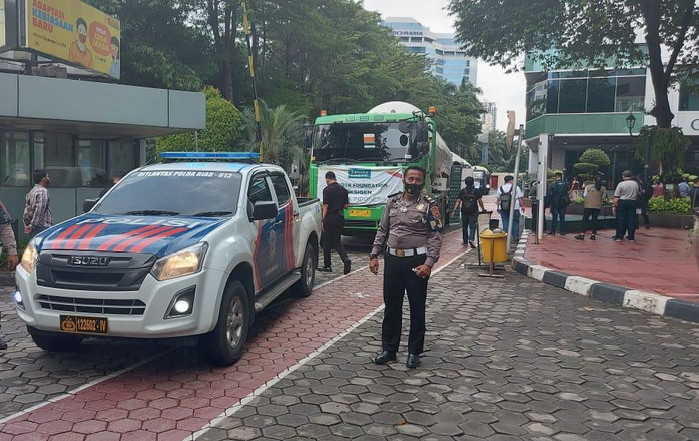 Polda Riau Kawal Pengiriman 70 Ton Oksigen Bantuan RAPP ke Jakarta