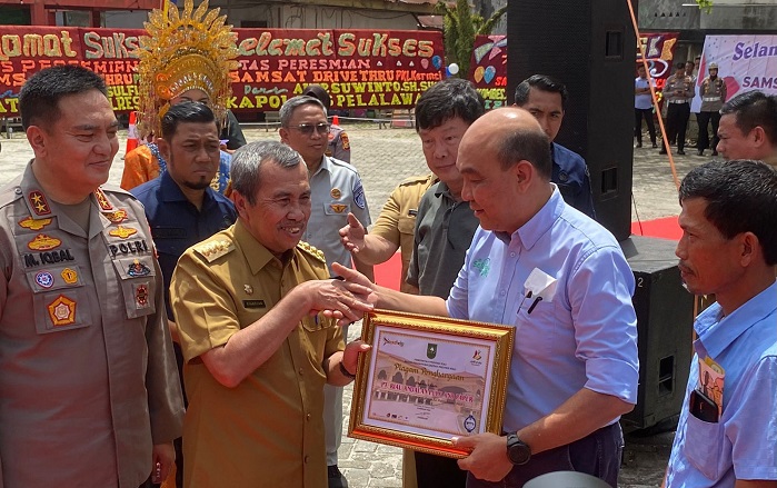 Perusahaan Taat Pajak, PT RAPP Terima Penghargaan dari Gubernur Riau