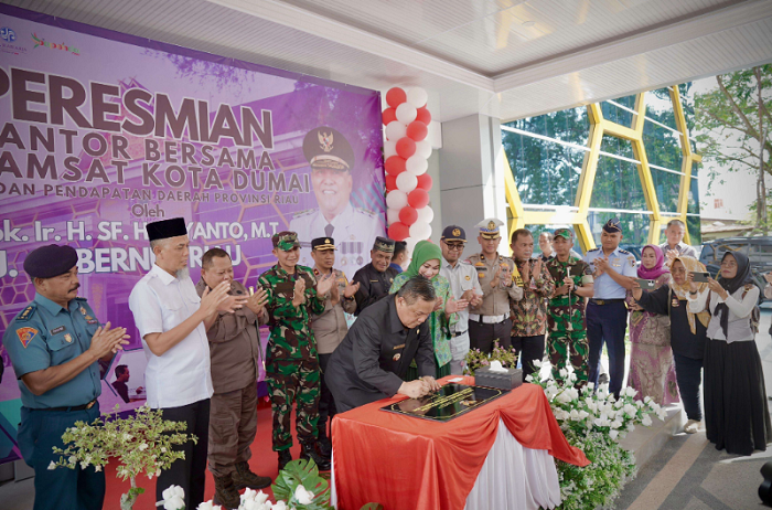 Pj Gubri Resmikan Kantor Bersama Samsat Dumai, Wako