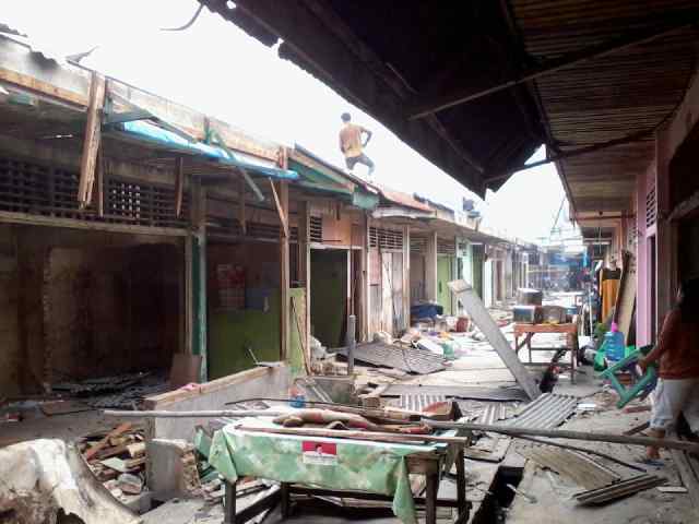 Dispas Bongkar Ratusan Kios Pasar Limapuluh, Pedagang di Pindahkan