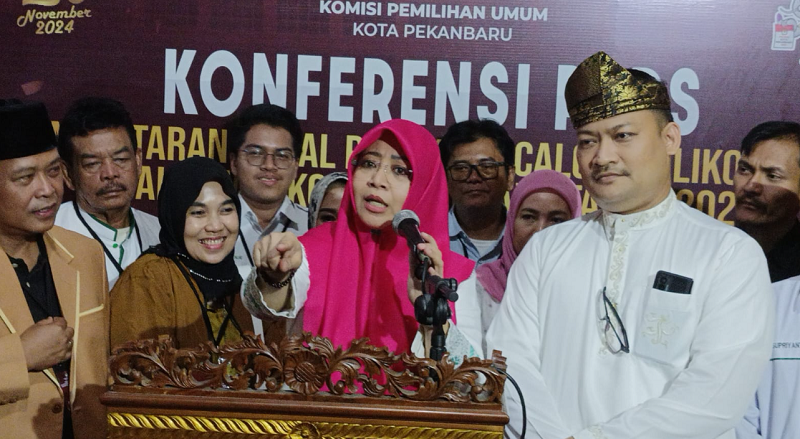 Instiawati Ayus- Taufik Arrakhman Daftar KPU, Pilwako Pekanbaru Diikuti Lima Paslon