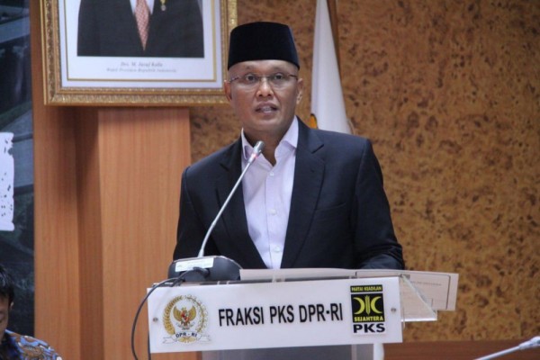 PKS: Setop Isu Pindah Ibu Kota, Fokus ke Papua