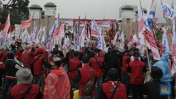 Jokowi Beri Rp 600 Ribu/Bulan, Buruh: Jauh Panggang dari Api!